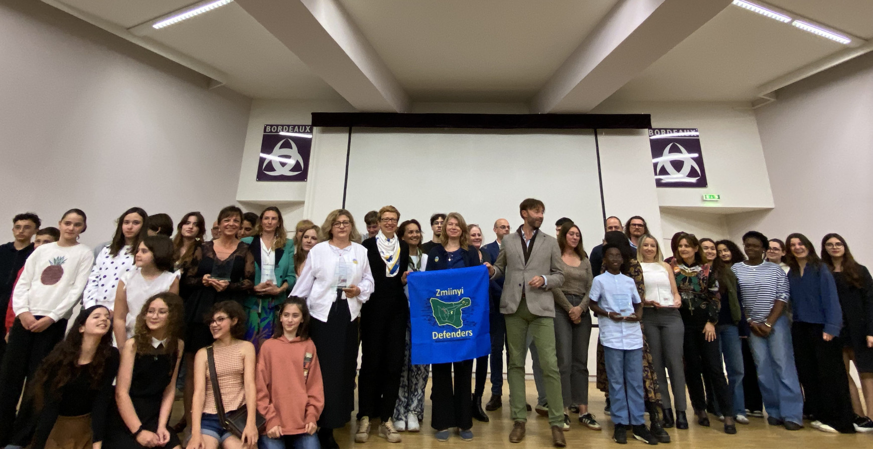 © Dilara Uraz. Photo de groupe de la cérémonie de remise des prix européens. Bordeaux, mai 2025. L'Europe de proximité récompensée