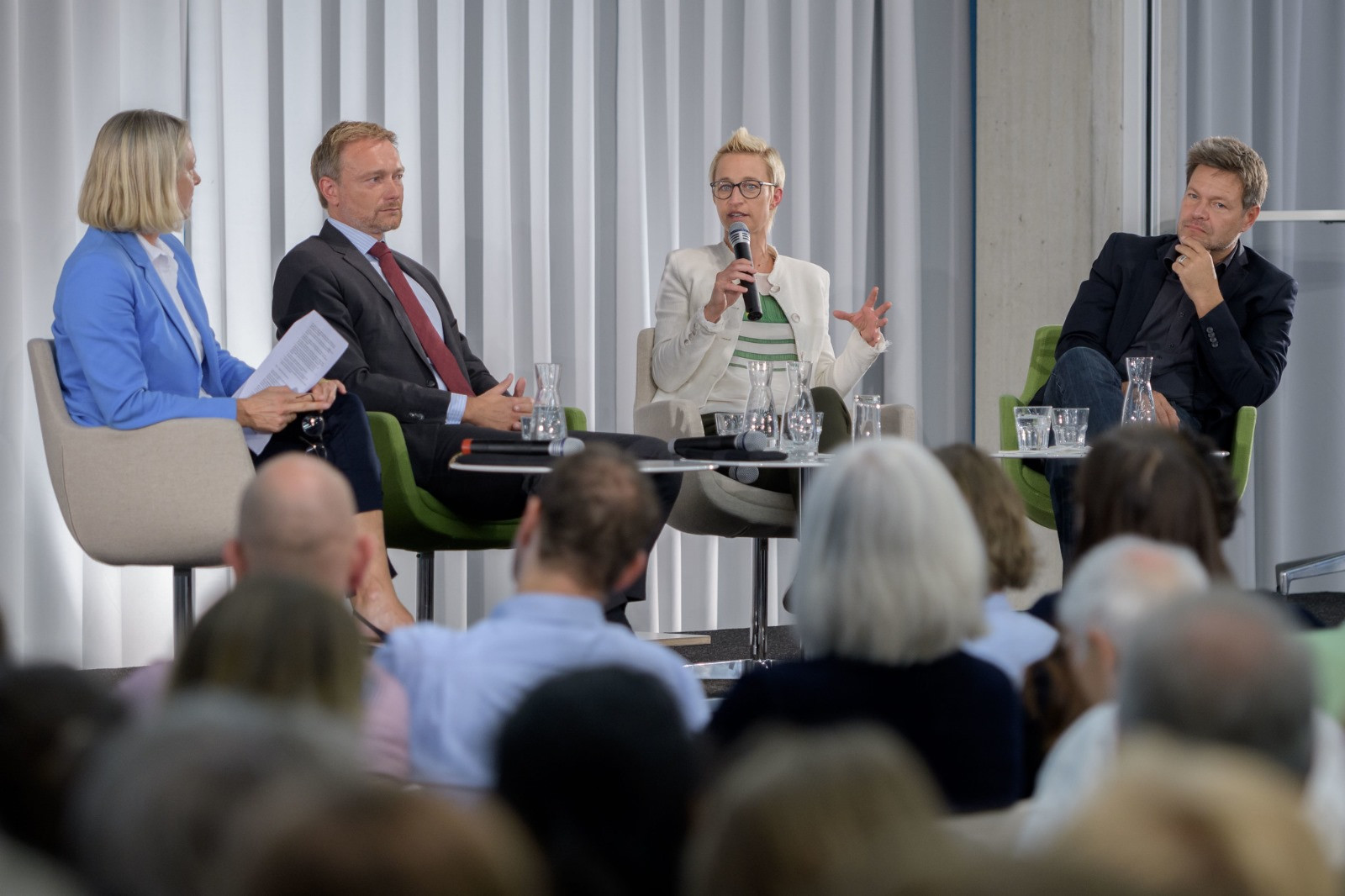 © Stephan Röhl / Christian Lindner (membre du Bundestag, président fédéral du FDP), Nadine Schön (membre du Bundestag, vice-présidente du groupe parlementaire CDU/CSU), Dr. Robert Habeck (président fédéral d'Alliance90/Les Verts) L'Europe au plus près - Vendredi 24 novembre