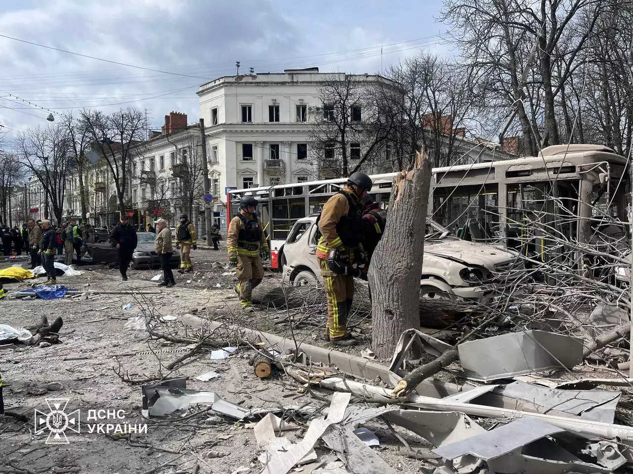© Service des secours ukrainien Kiev : une attaque massive de drones contre la capitale