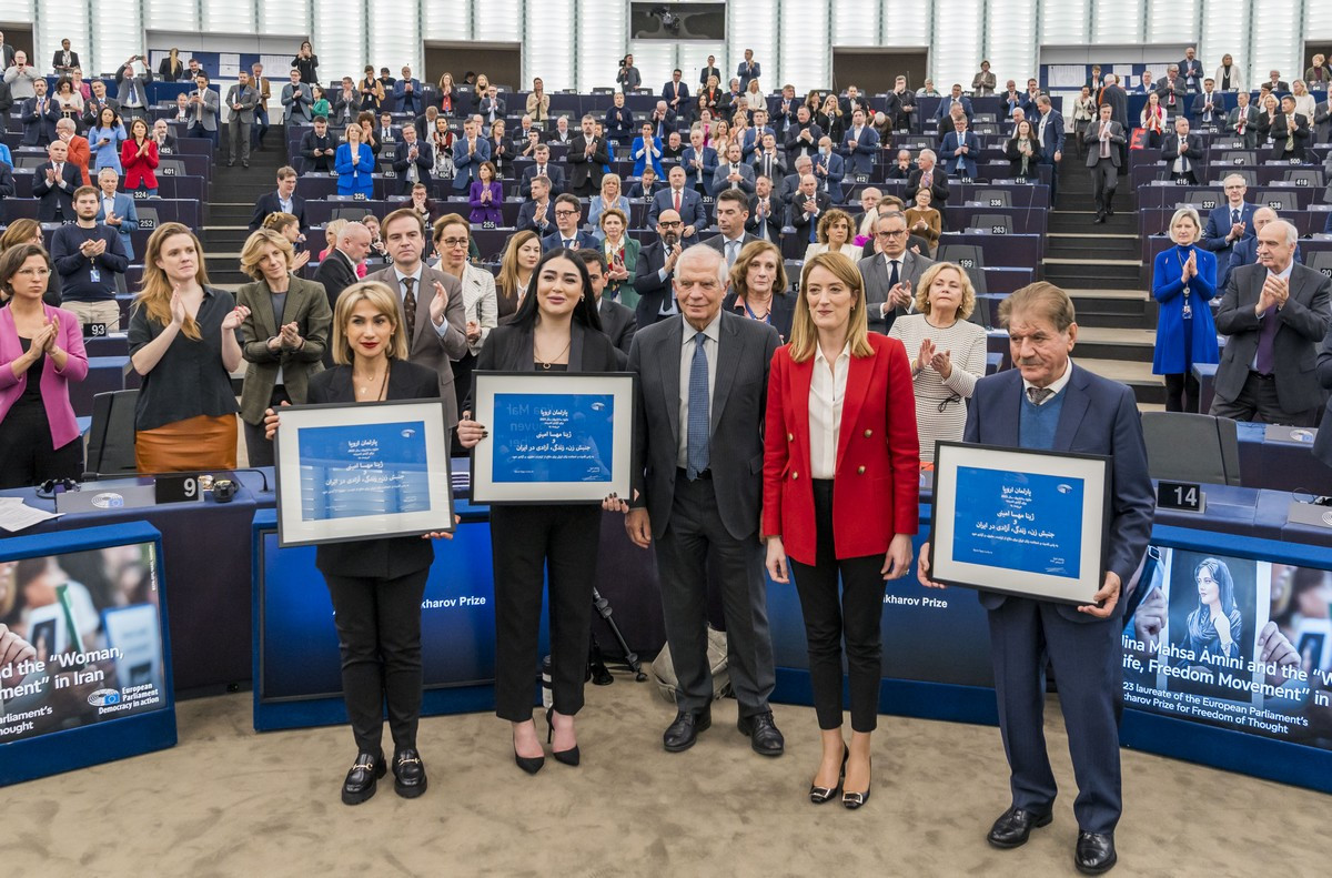 © Parlement européen 2023 Le Parlement européen décerne le Prix Sakharov 2023 à Masha Amini et au mouvement "Femme, Vie, Liberté"