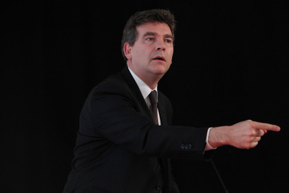 Arnaud Montebourg souhaite que le parlement français puisse “modifier” le droit européen… mais ça serait au risque d'un “Frexit” - Les Surligneurs