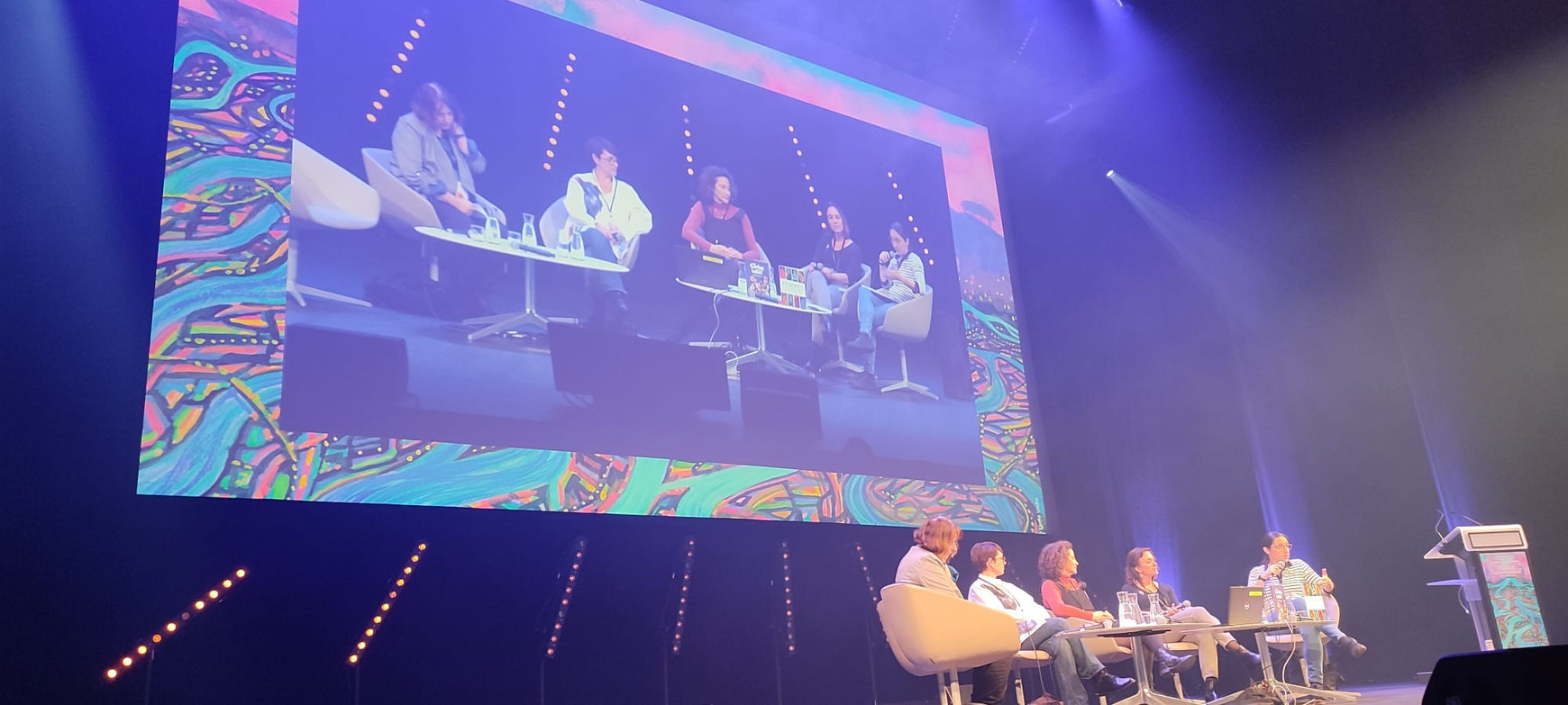 ©Cassandre Thomas, à la table ronde "Sur les épaules des géantes", au festival des Utopiales 2023 Femmes de sciences, aux Utopiales