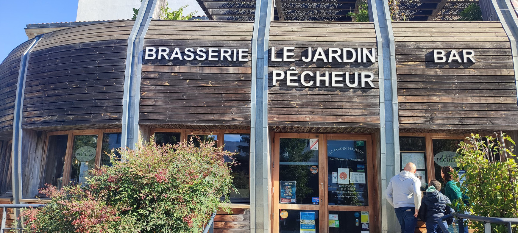 © Cassandre Thomas. Devanture du restaurant "Le Jardin Pêcheur" à Bordeaux, octobre 2024. Le Jardin Pêcheur : un restaurant qui emploie 80% de personnes en situation de handicap