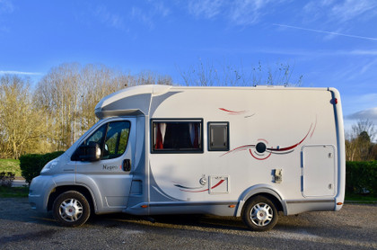 Et Ma Douche ?, le camping-car qui offre de l'intimité aux sans-abri