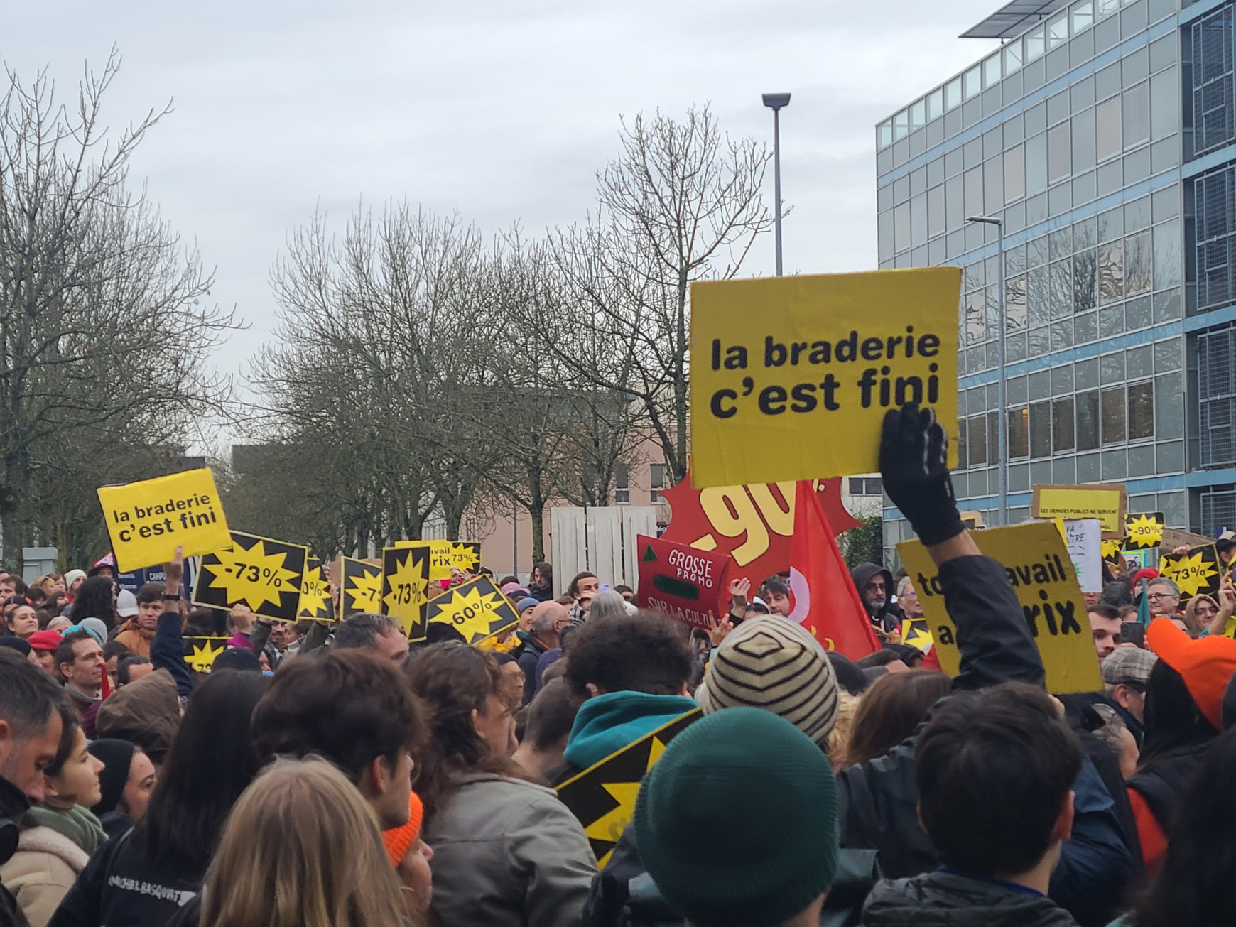 © Margot Kerlero de Rosbo, rassemblement à l'hôtel de Région des Pays de la Loire La région Pays de la Loire brade la culture à hauteur de 73%