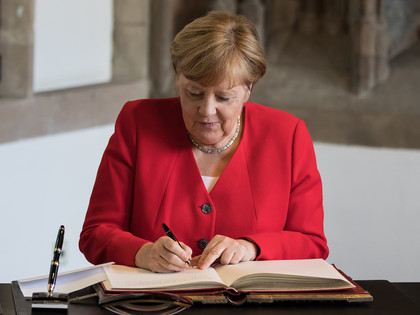 Décoration et polémiques : Angela Merkel et son bilan
