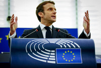 Emmanuel Macron veut inscrire la protection de l'environnement et le droit à l'IVG dans la charte des droits fondamentaux de l'Union européenne - Les Surligneurs
