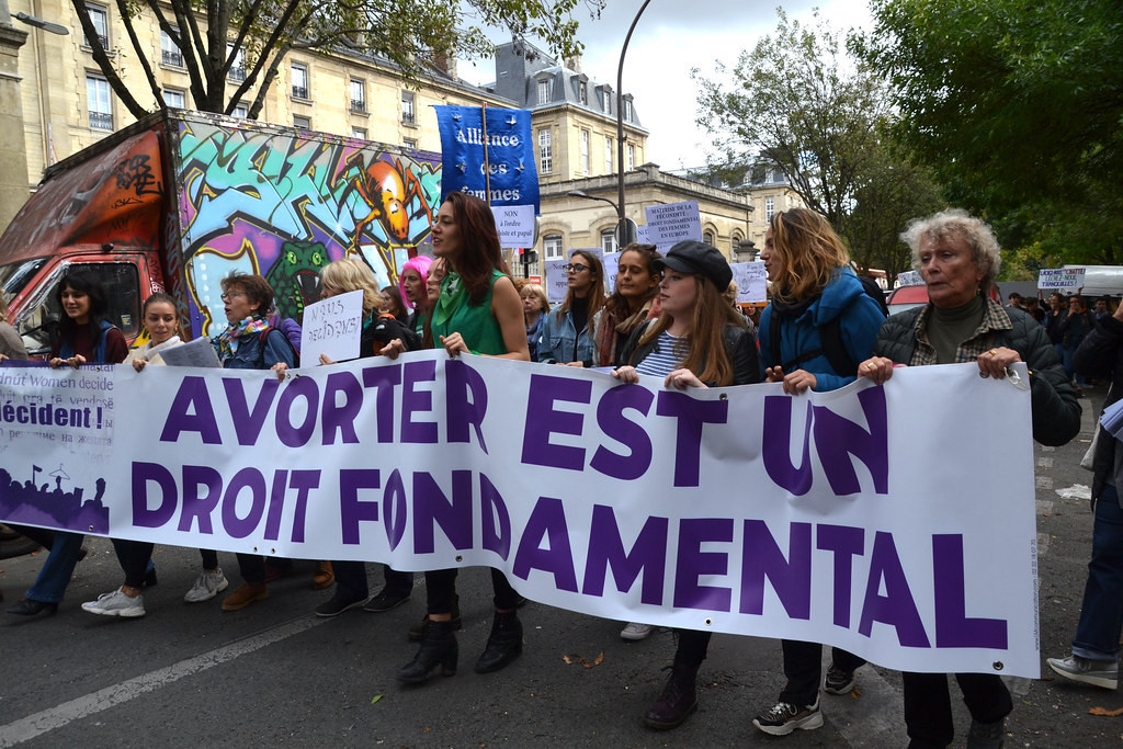 Le droit à l’avortement son inscription dans la Charte des droits fondamentaux de l’UE