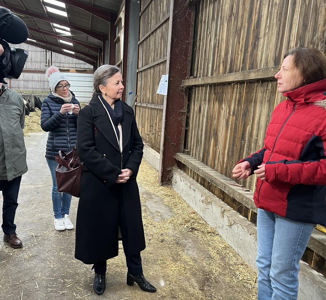 Valérie Drézet-Humez lors d'un déplacement à la Ferme de l’Uvry à Goviller en Meurthe-et-Moselle © Commission européenne en France La Commission européenne en Grand Est : la Tournée des territoires - Valérie Drezet-Humez