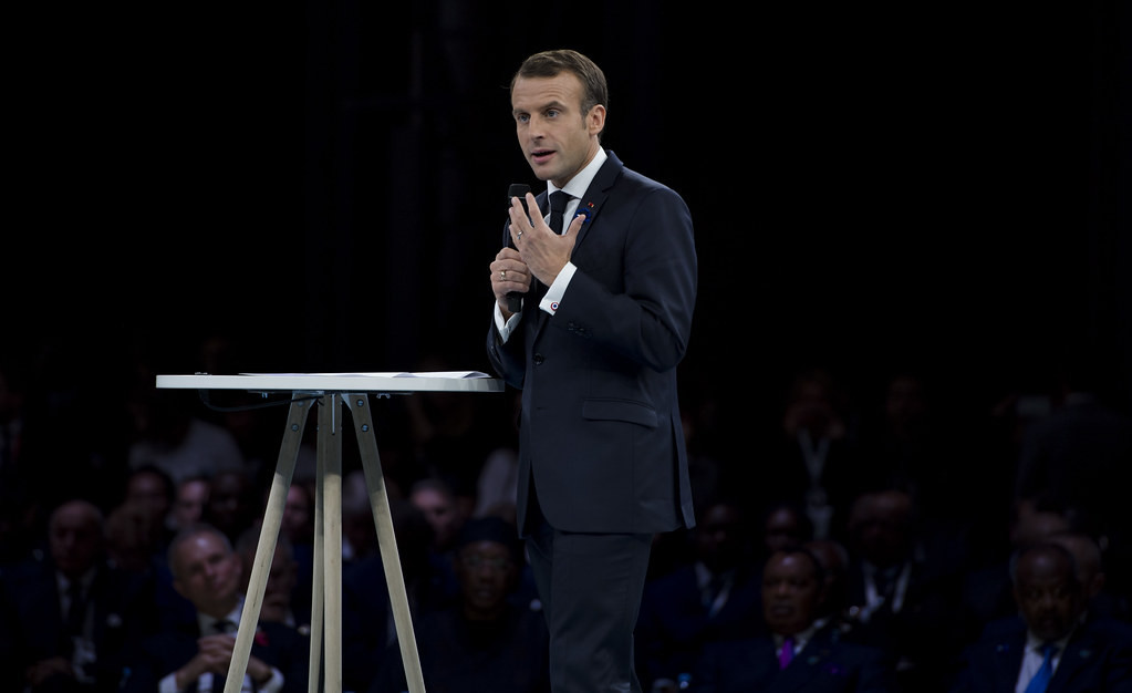 Emmanuel Macron veut automatiser les obligations de quitter le territoire pour les déboutés de l'asile - Les Surligneurs
