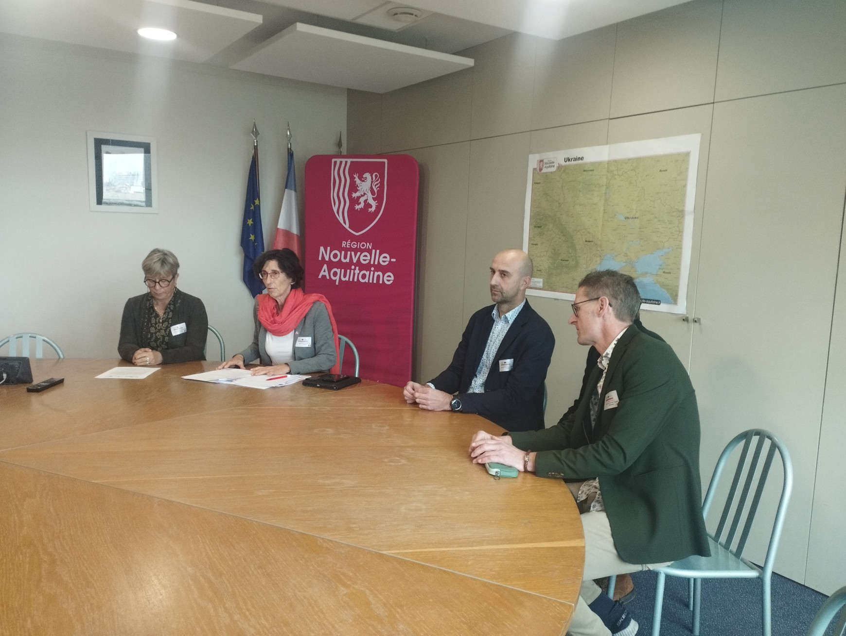 De gauche à droite :  Murielle Bouin, Françoise Jeanson,  Rafał Modrzewski (Pologne), Carsten Jensen, chef de projets innovation numérique (Danemark). Un projet européen pour développer la e-santé et la télésanté, avec Françoise Jeanson.