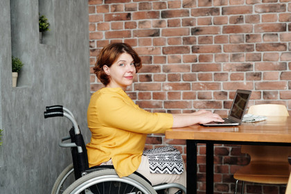 DES SOLUTIONS ET DES AIDES POUR LES PERSONNES HANDICAPÉES OU AYANT DES PROBLÈMES PSYCHIQUES