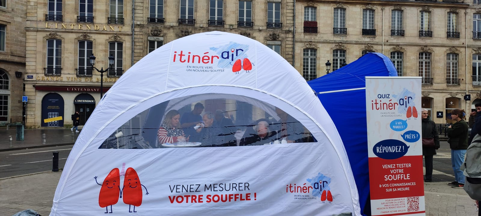 © Cassandre Thomas. Le stand Itinér'air, à Bordeaux, février 2024. Itinér'air : un Tour de France pour dépister et sensibiliser aux maladies du souffle