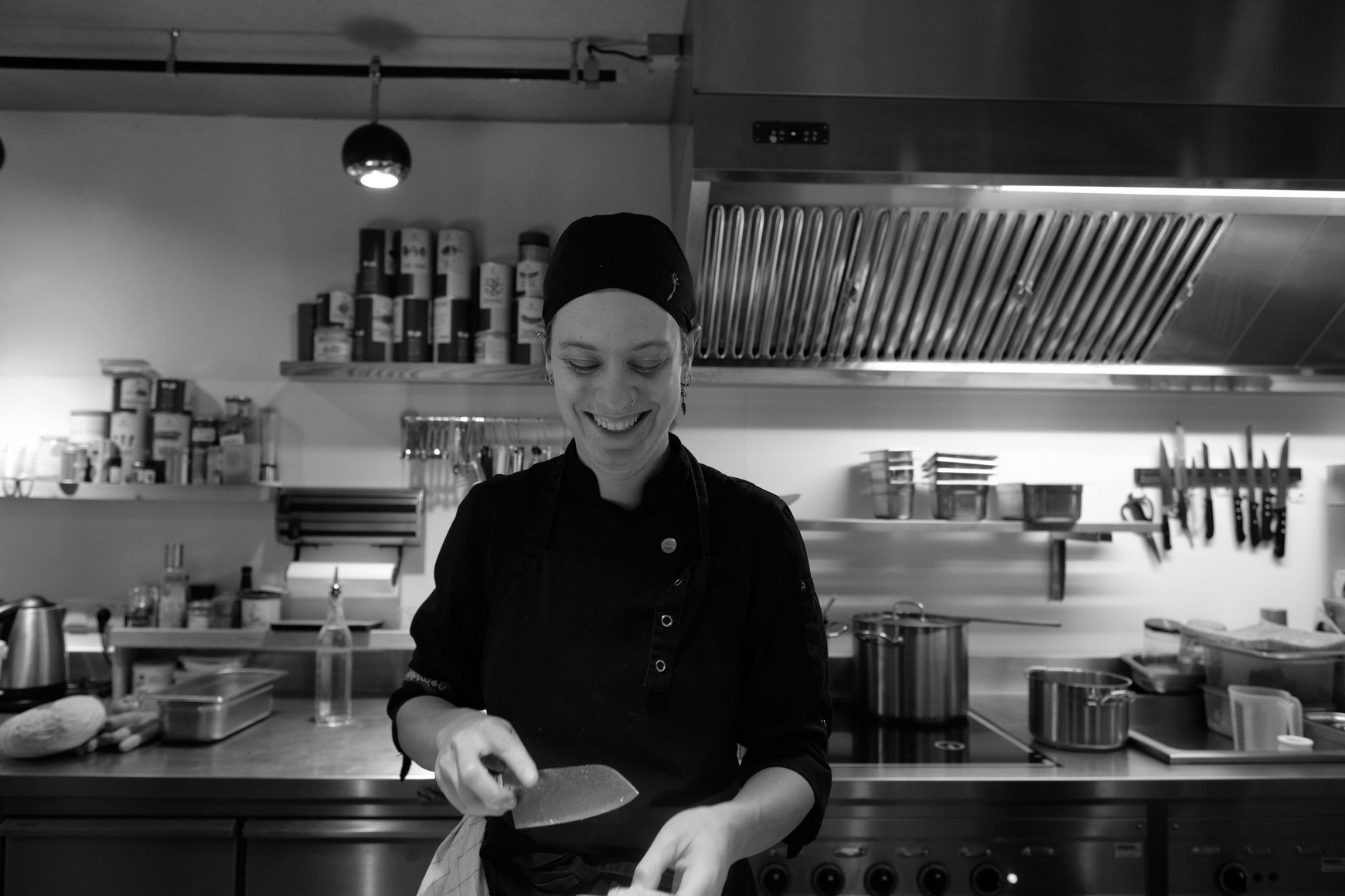 © bYfurk. Justine forme les chefs à la cuisine végétale. bYfurk : un revenu de transition écologique et sociale