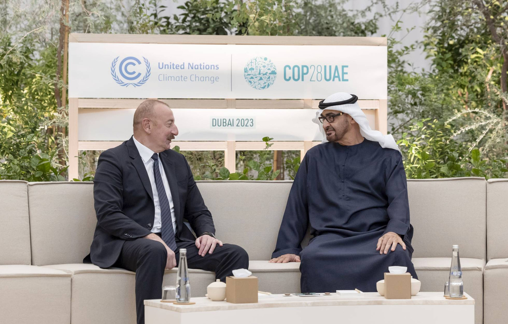 De gauche à droite le président azerbaïdjannais Ilham Aliyev et le sultan Al-Jaber, président de la COP 28. Crédit photo : President of Azerbaijan Aujourd'hui en Europe - Mardi 9 janvier