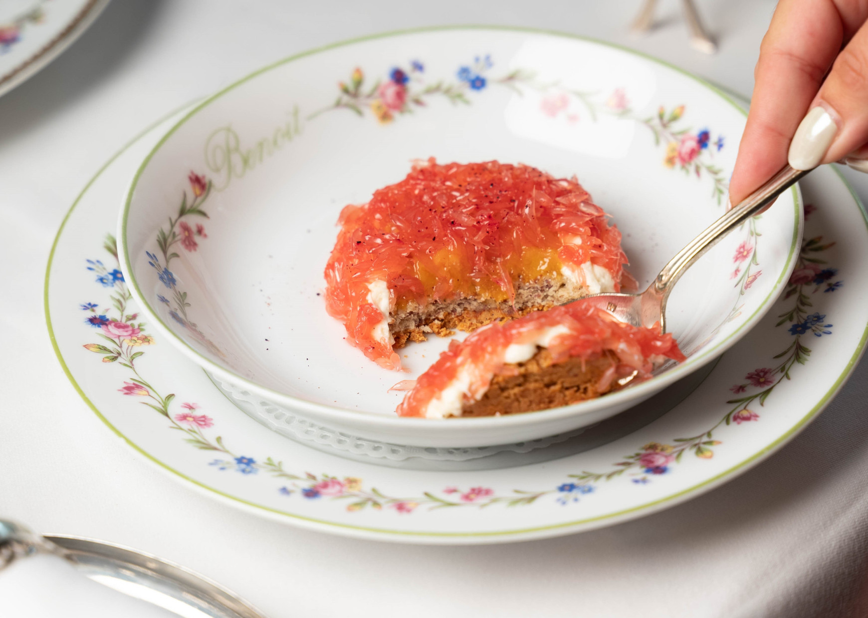 Octobre rose, pamplemousse et vanille Kelly Jolivet - ©Bertille Chabrolle Octobre rose : des créations culinaires colorées pour sensibiliser au cancer du sein