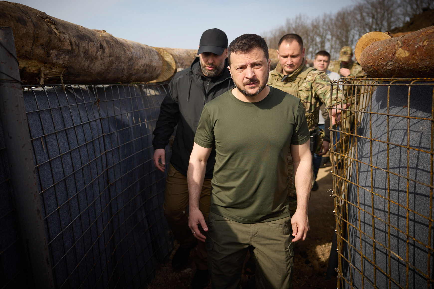 Visite du président Volodymyr Zelensky dans la région de Kharkiv le 9 avril 2024 © Site de la présidence ukrainienne L'armée ukrainienne manque de munitions