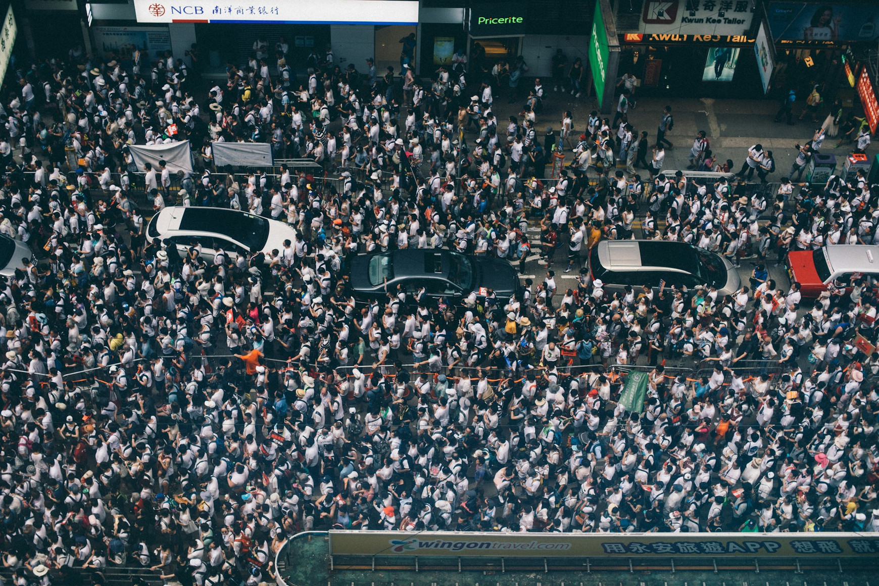 Photo de Joseph Chan sur Unsplash Délires dystopiens