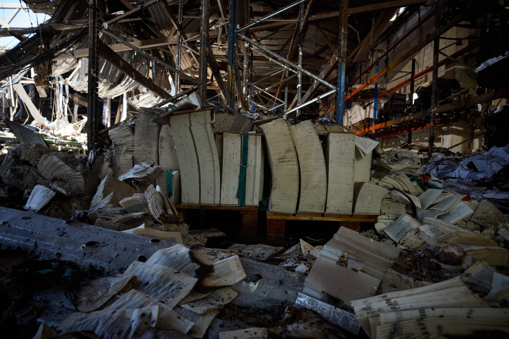 Imprimerie détruite par les bombardements russes dans la région de Kharkiv © Présidence de l'Ukraine Des milliers de personnes déplacés dans la région de Kharkiv