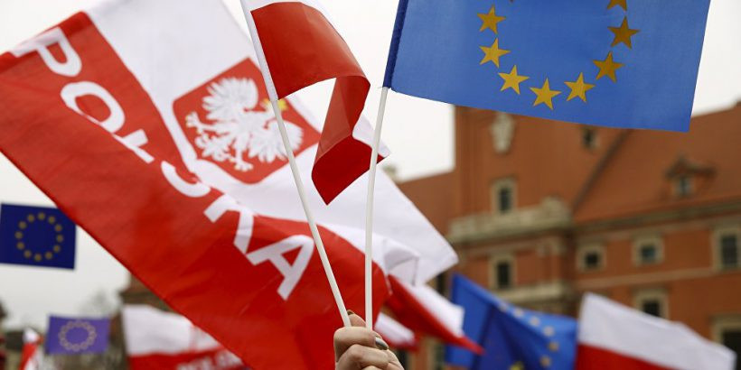 La Pologne dénonce l'ingérence de l'Union européenne mais souhaite continuer d'en faire partie - Les Surligneurs