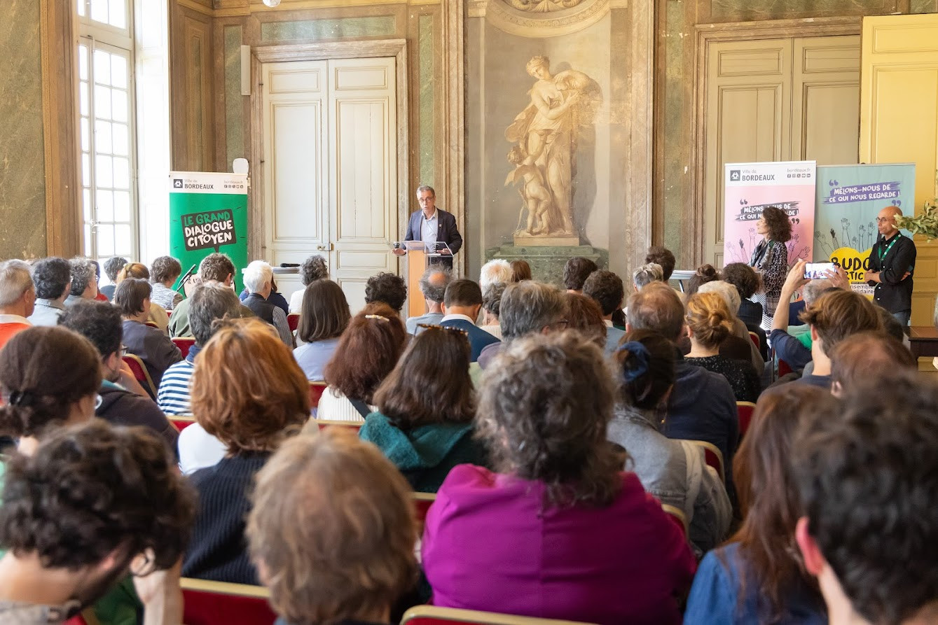 © Ville de Bordeaux. Discours du maire Pierre Hurmic lors de la clôture de la convention citoyenne pour le climat, le 15 mai 2024. La convention citoyenne pour le climat se termine à Bordeaux