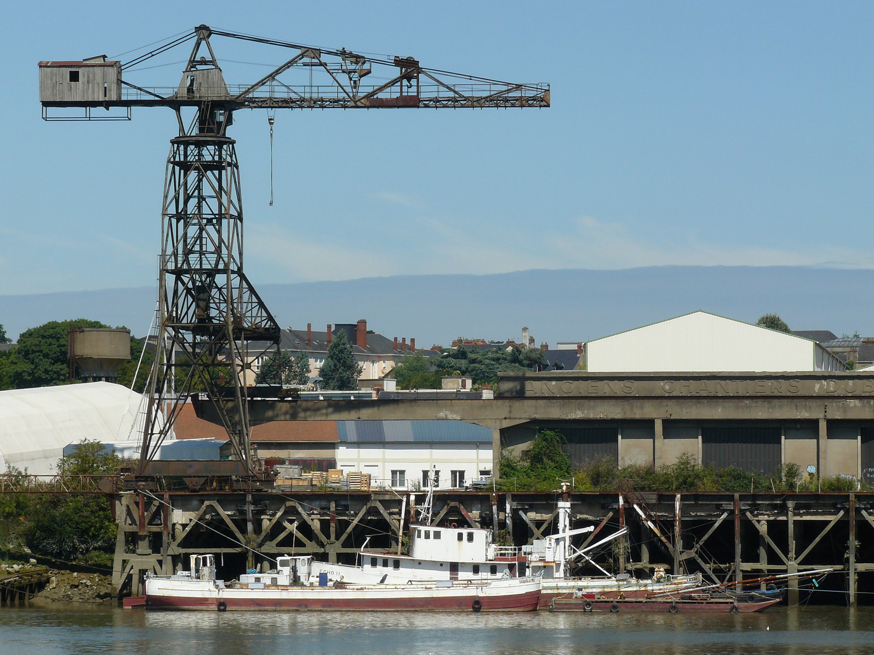 © File:Chantiers Navals Dubigeon.JPG - Wikimedia Commons Les sonneurs de rivets, une création de Catherine Verhelst et Hervé Tougeron