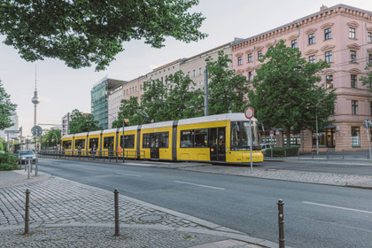 Décarboner les transports en 2030 par des investissements massifs et une volonté politique forte