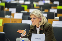 Catherine Amalric : "Nous devons construire une Europe du médicament"