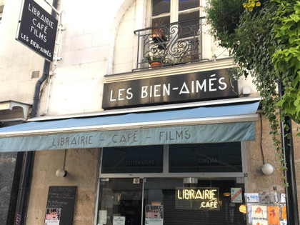 Rentrez dans la librairie-café Les Bien-aimé·e·s à Nantes