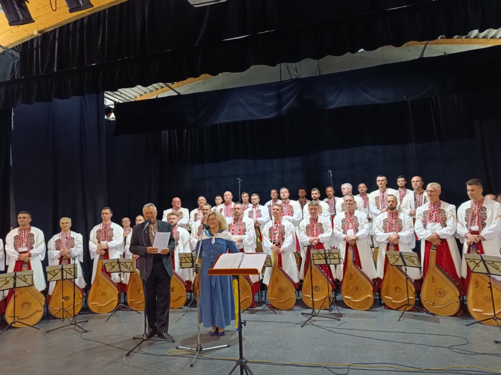 © La Maison Ukrainienne. Le concert des bandouristes d'Ukraine à Bordeaux, septembre 2024. L'Ensemble national des bandouristes d'Ukraine passe à Bordeaux, au cours d'une tournée européenne