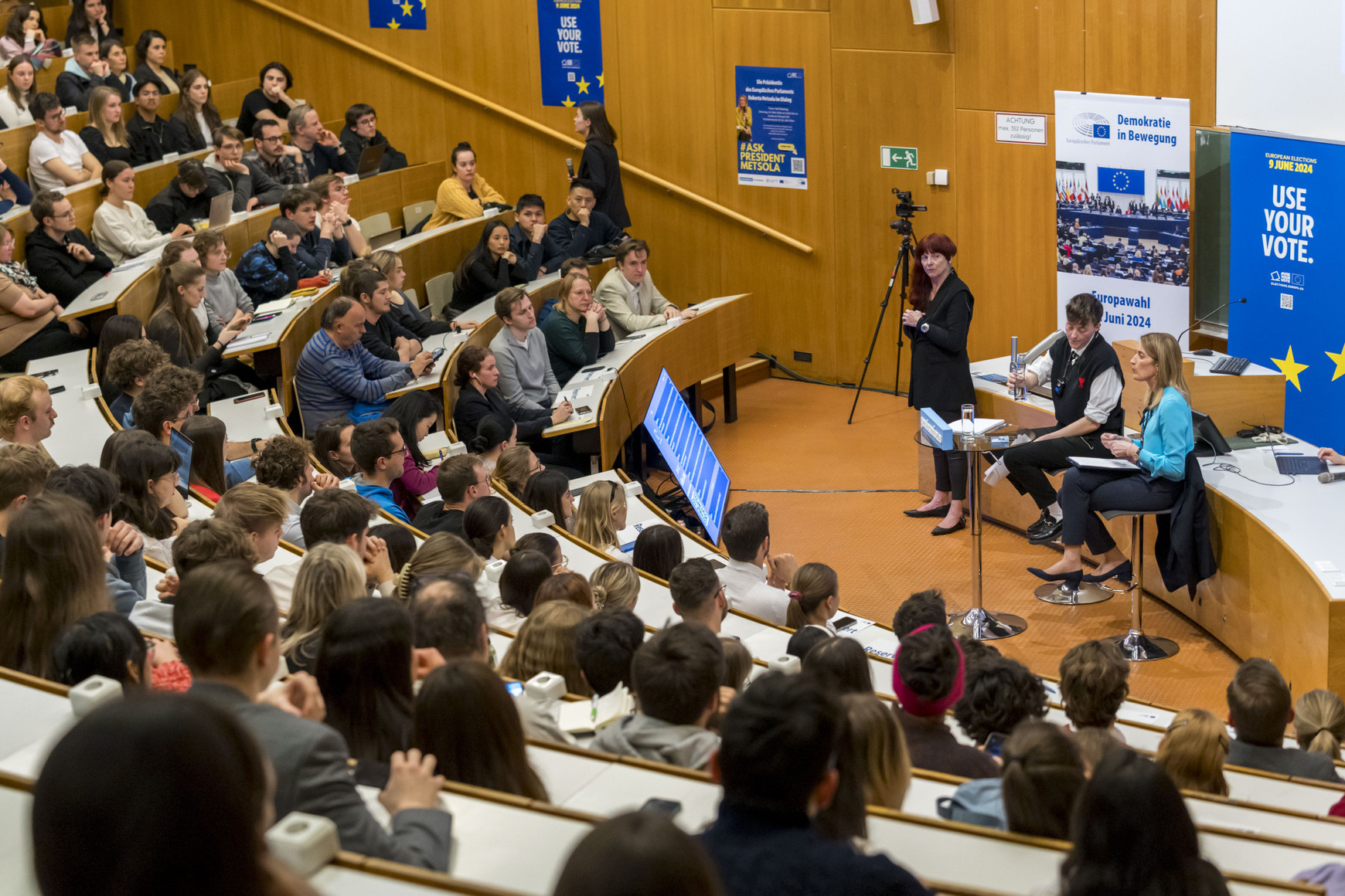 © European Union 2024 - Source : EP /Official visit by Roberta METSOLA, EP President to Austria - Town Hall discussion with young people Les Européennes de 2024 : quels enjeux ?