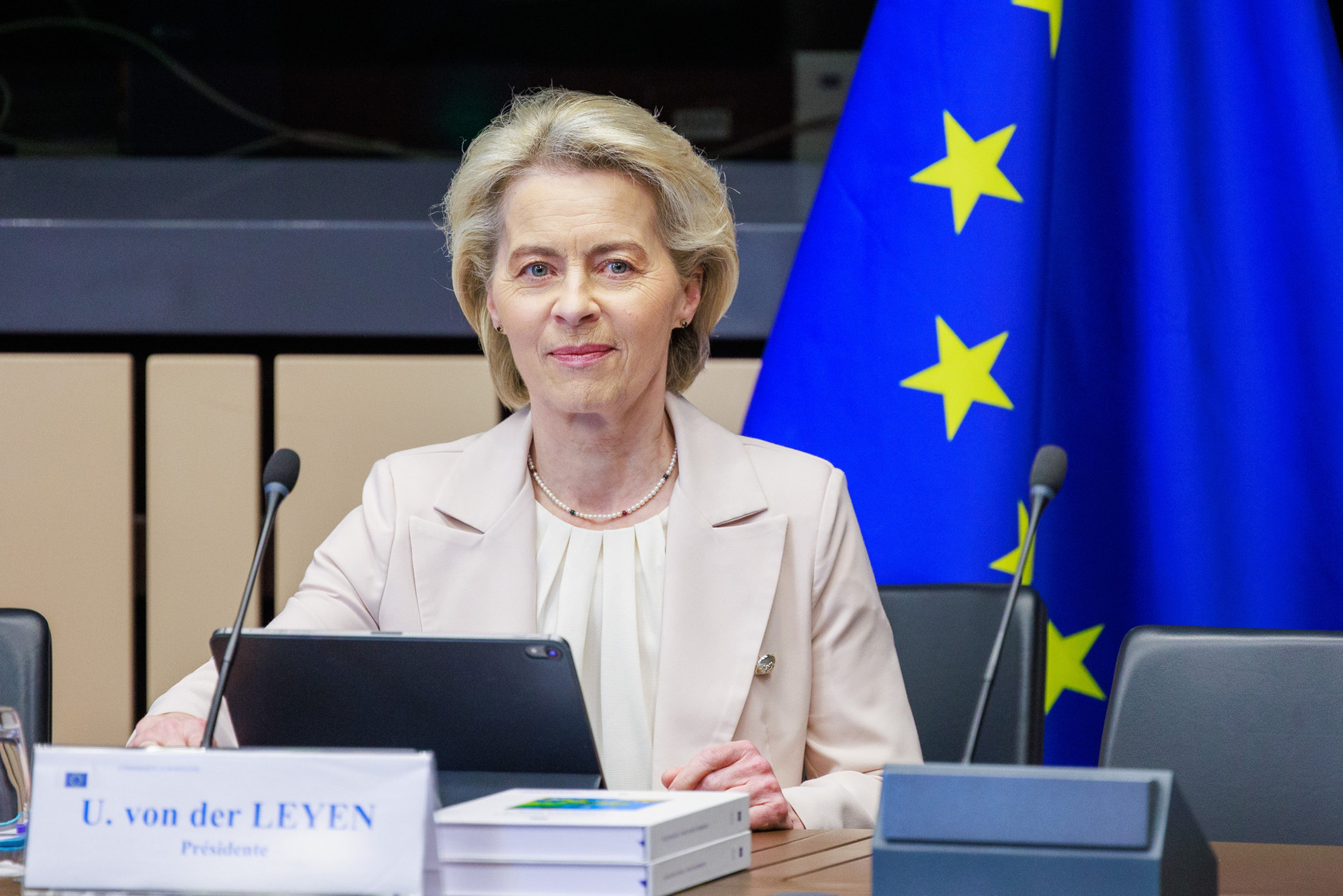 Ursula von der Leyen lors d'une réunion hebdomadaire avec les membres du collège de la Commission européenne à Strasbourg.  © : European Commission - service audiovisuel Institutions européennes : qui sont les favoris dans la course aux “tops jobs” ?