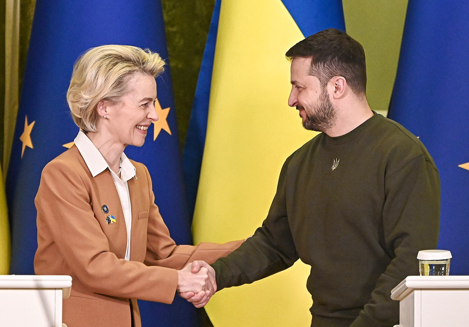 Le président ukrainien Volodymyr Zelensky et la présidente de la Commission européenne Ursula von der Leyen le 2 février 2023 © Commission européenne/Dati Bendo L'Europe au plus près - Vendredi 24 mai