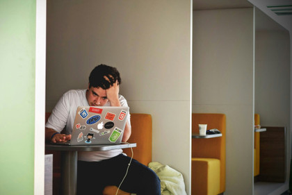 Etudiants Erasmus : attention à la réservation en ligne de votre logement à l’étranger !
