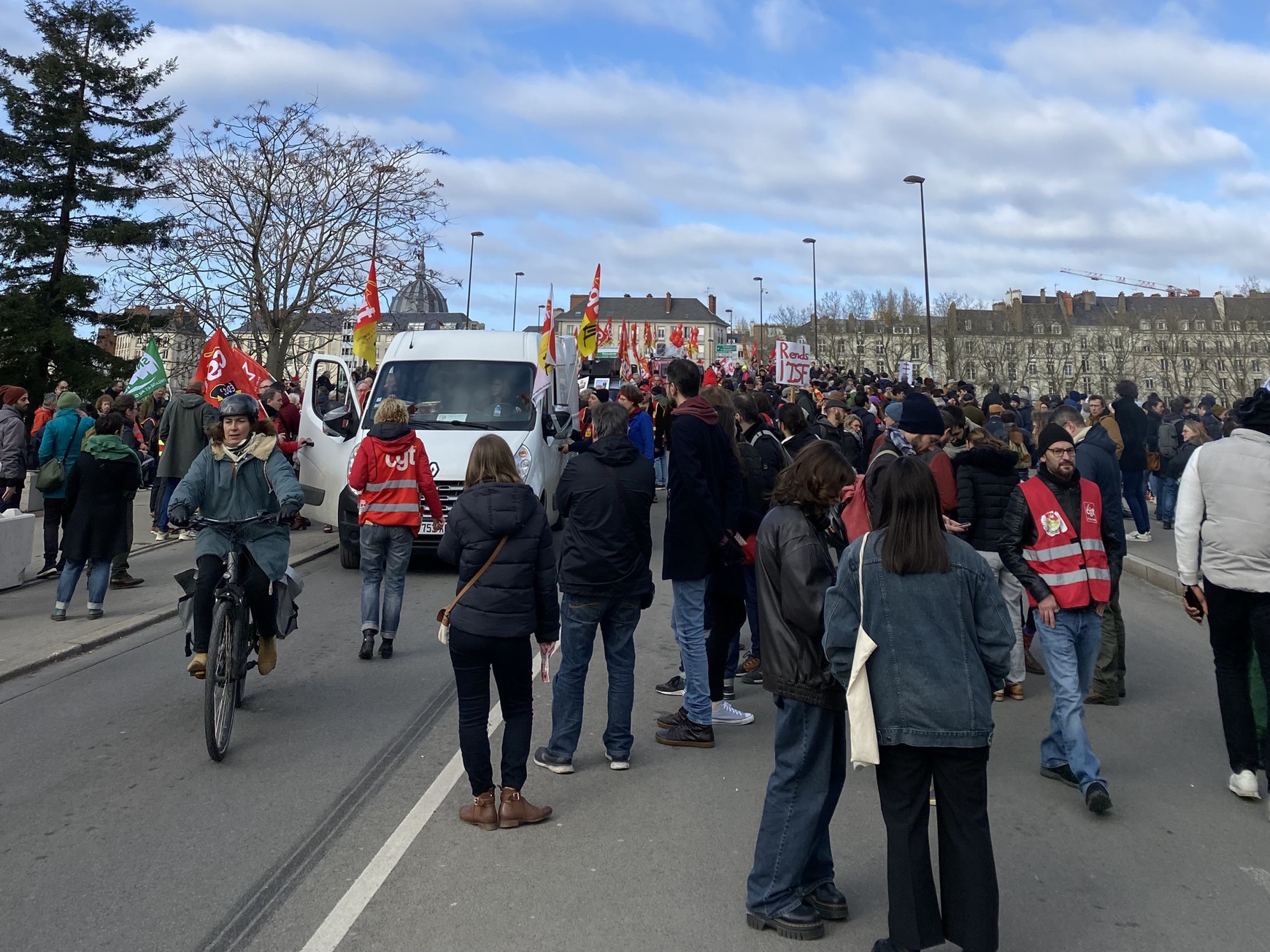 Rune Mahieu Première journée de mobilisation contre la réforme des retraites: pourquoi 64 ans, en France, ça ne passe pas?