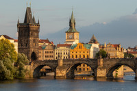 Forum à Prague, Crimes de guerre et économie internationale