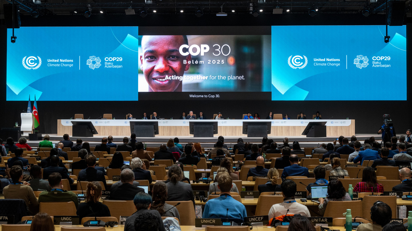 Annonce de la COP 30 lors de session de clôture de la COP 29, le 24 novembre 2024 (UN Climate Change / Vugar Ibadov) Climat : A l'approche de la COP30, l'Europe en rétropédalage