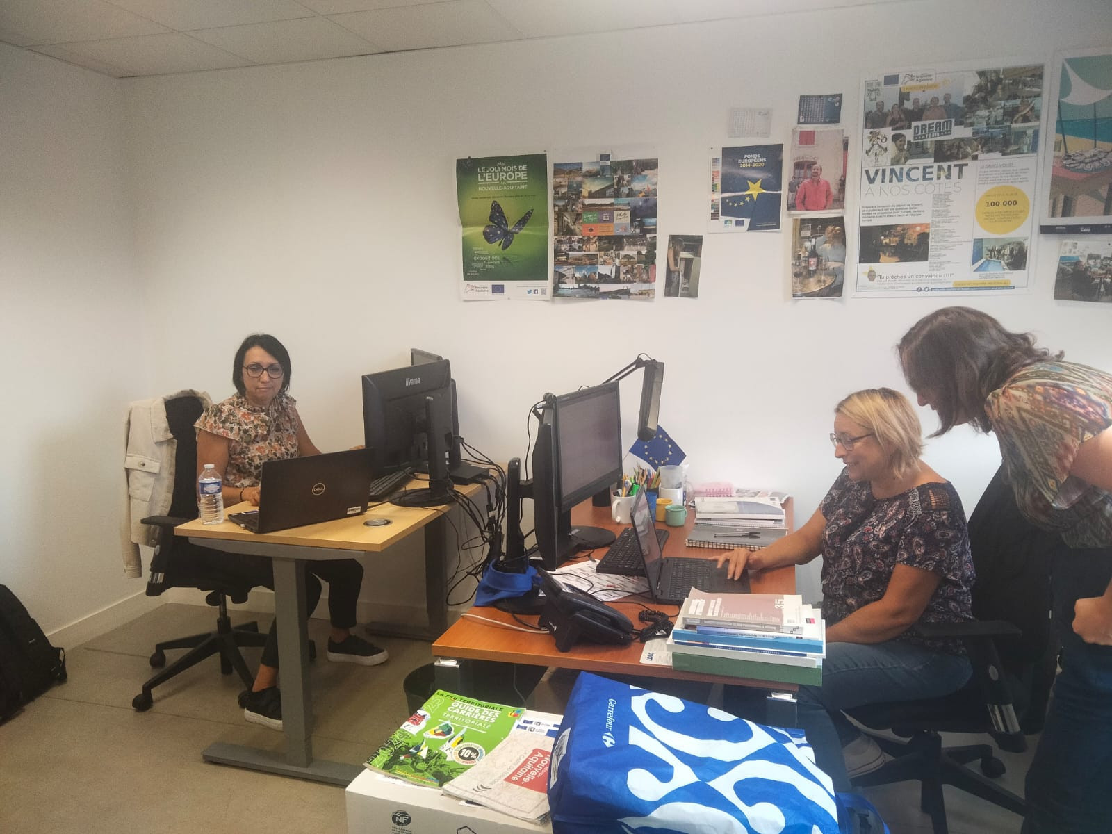 © Cassandre Thomas. L'équipe communication prépare le comité de suivi des fonds européens. En coulisse, la région prépare le comité de suivi des fonds européens