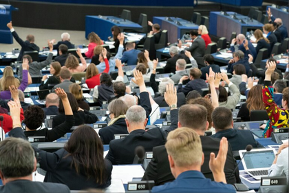 Élections européennes : le Parlement européen pour des listes transnationales et un système de vote unique