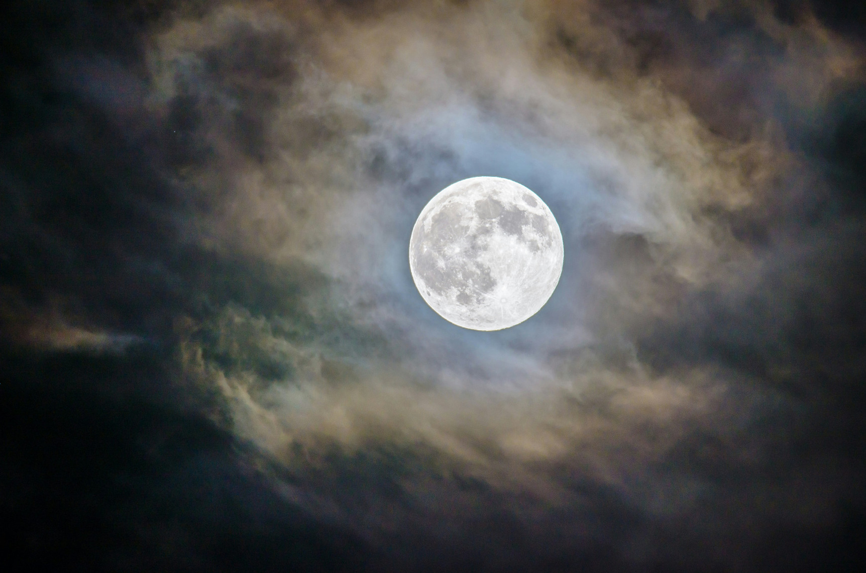 © Ganapathy Kumar sur Unsplash La lune - Lune et l'autre #1
