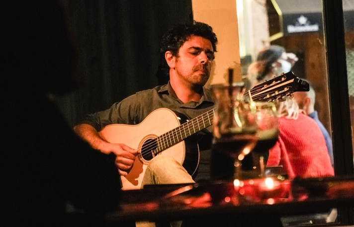 Épisode Le Fado avec le guitariste Nuno Estevens de l'émission Les Chants du Crépuscule