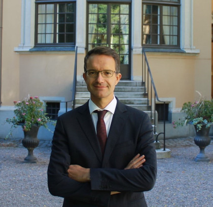 Etienne de Gonnevilles, l'ambassadeur de France en Suède en visite sur ses terres