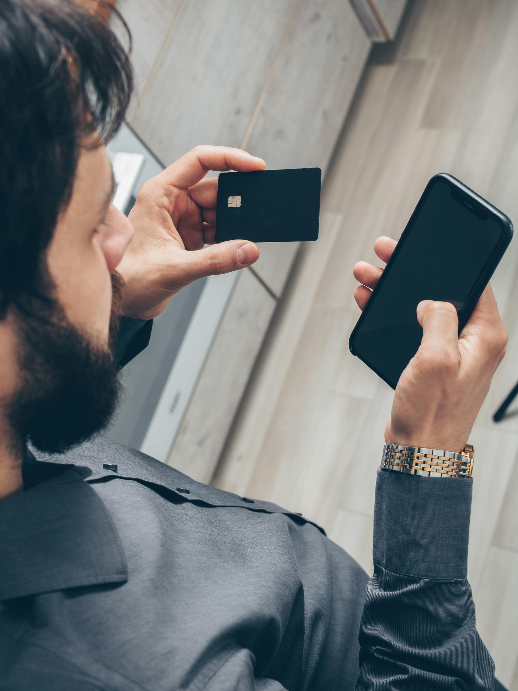 © pexels - Photo de Mikhail Nilov Se protéger contre les arnaques