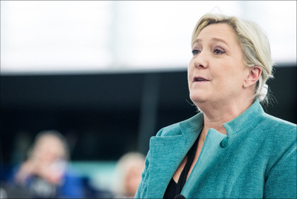 Marine Le Pen veut baisser la TVA sur les carburants à 5,5% pour redonner du pouvoir d'achat aux français - Les Surligneurs