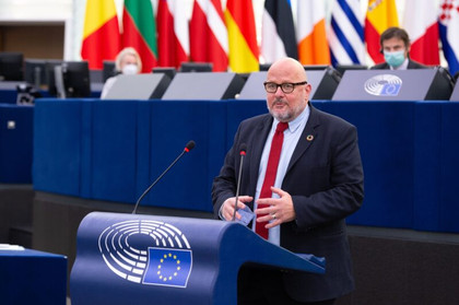 "En Europe, les droits sexuels et reproductifs sont menacés" constate l'eurodéputé engagé Marc Angel
