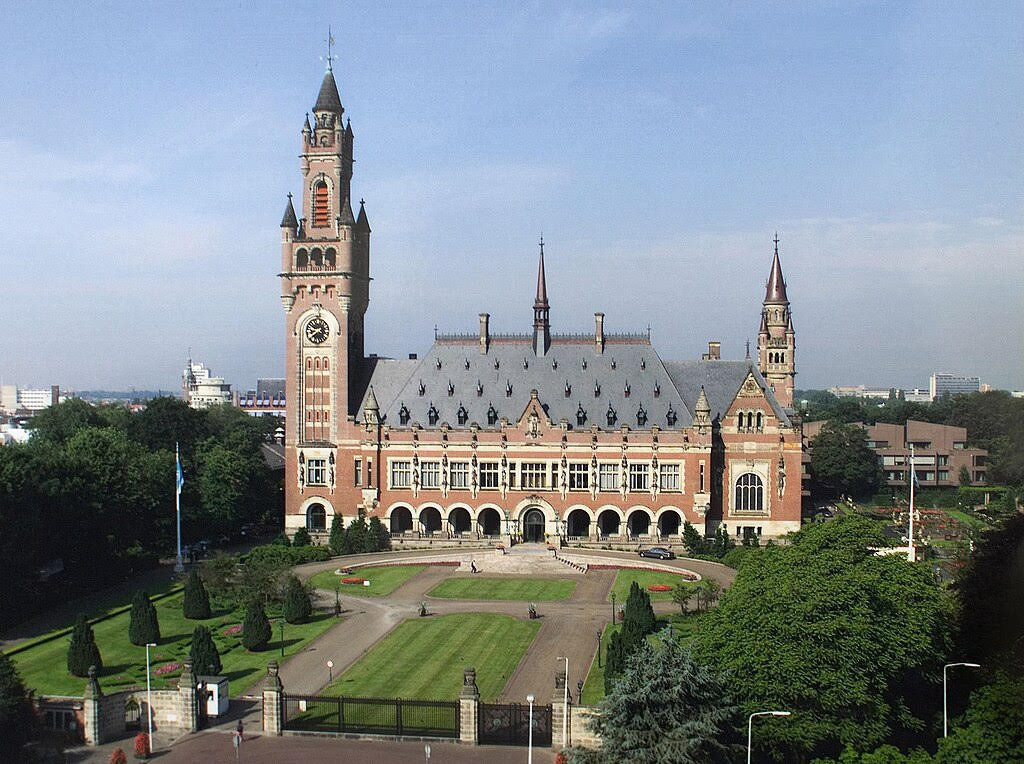 © Wikimedia Commons (Le Palais de la Paix à la Haye, Pays-Bas, siège de la Cour internationale de justice) Quand la faim devient une arme : Israël devant la CIJ
