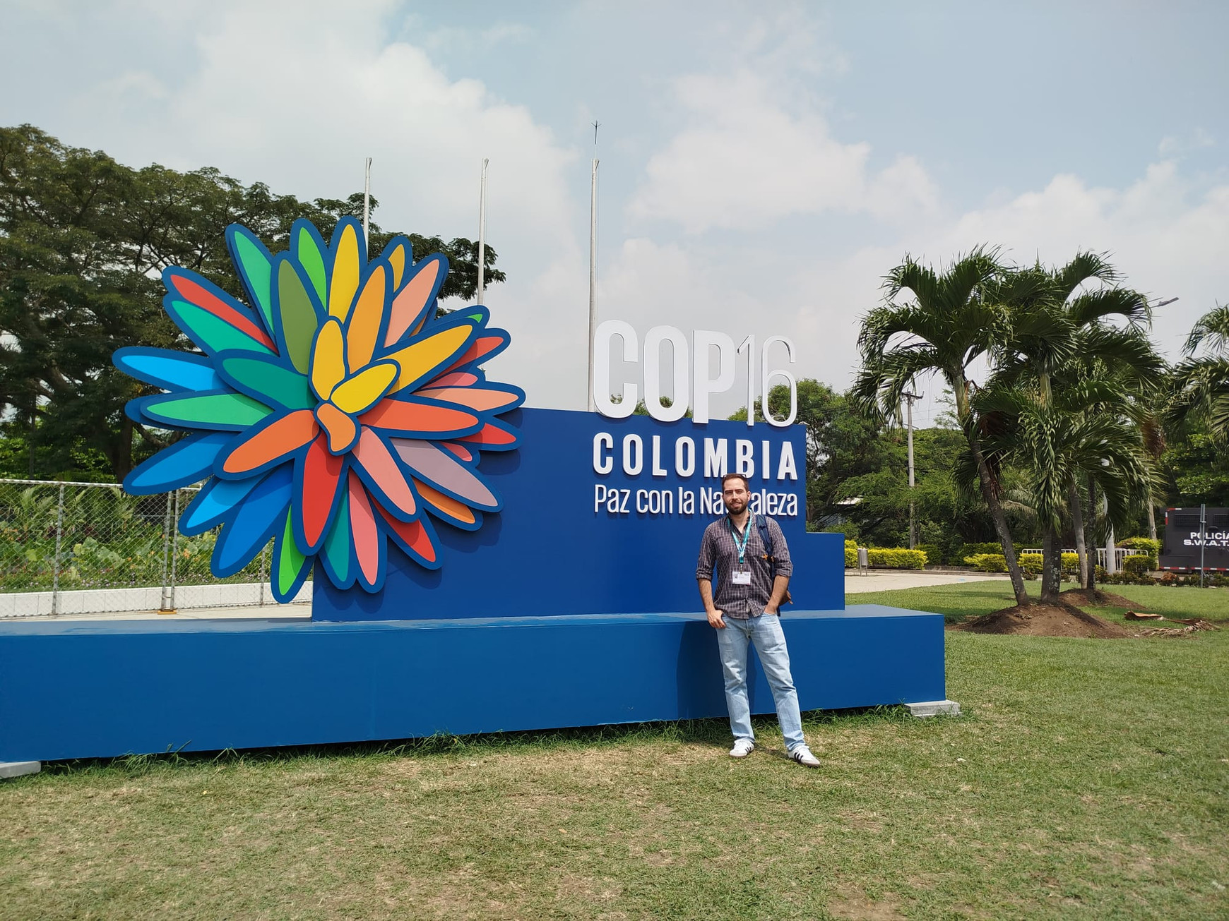 © Juan Felipe Duque. Entrée de la COP16, Cali, Colombie (2024). La participation des jeunes aux négociations internationales environnementales, Juan Felipe Duque