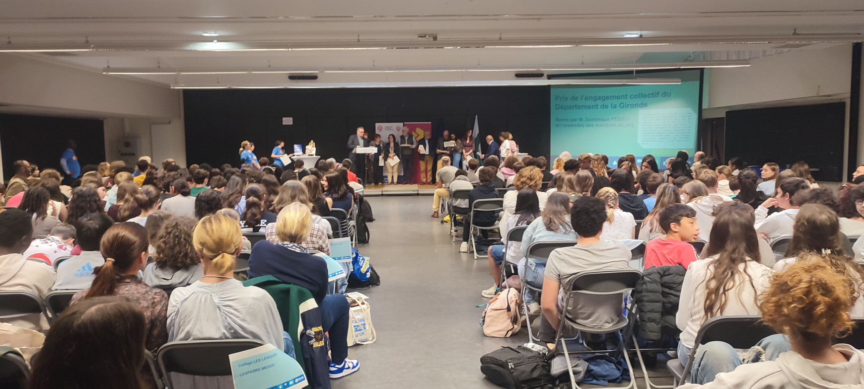© Cassandre Thomas. Remise des prix de la citoyenneté européenne 2025. Lormont, mai 2025. 14 prix de la citoyenneté européenne décernés aux collégiens de Gironde