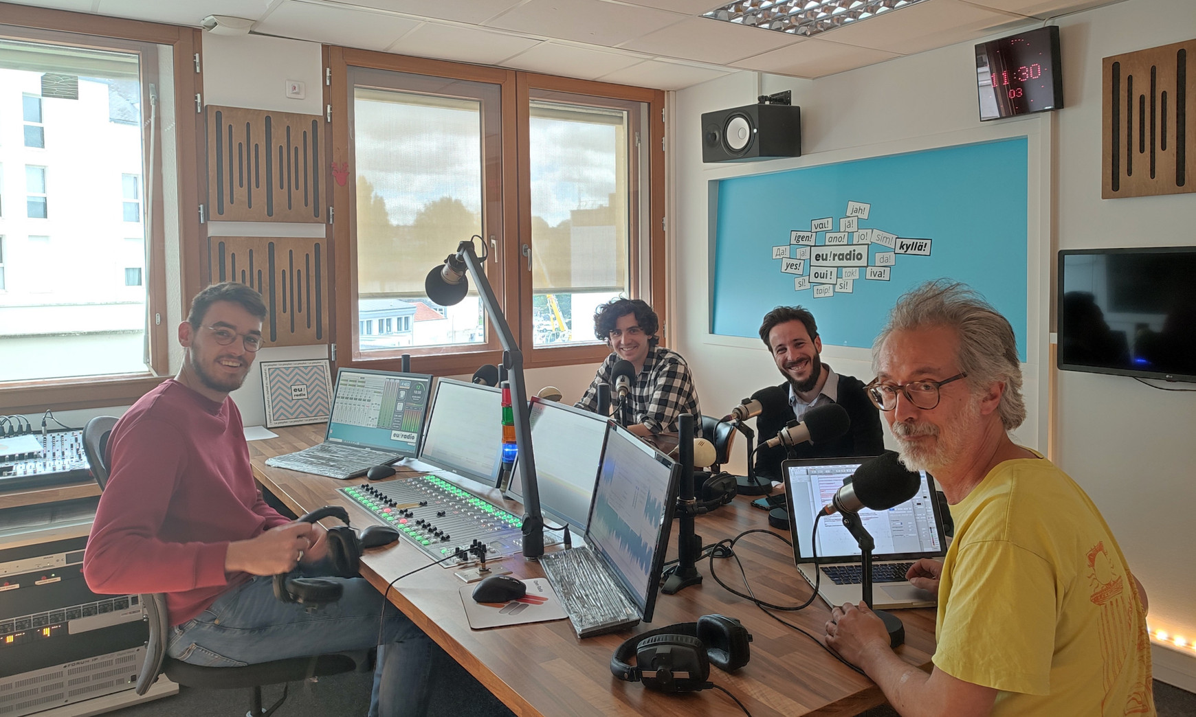 (de gauche à droite) Léo Lépinay, Zacharie Gaborit, Maël Hougron, Laurent Mareschal© Anouck Fily / euradio Une scène traditionnelle aussi dynamique que menacée - Maël Hougron, directeur du Nouveau Pavillon à Bouguenais