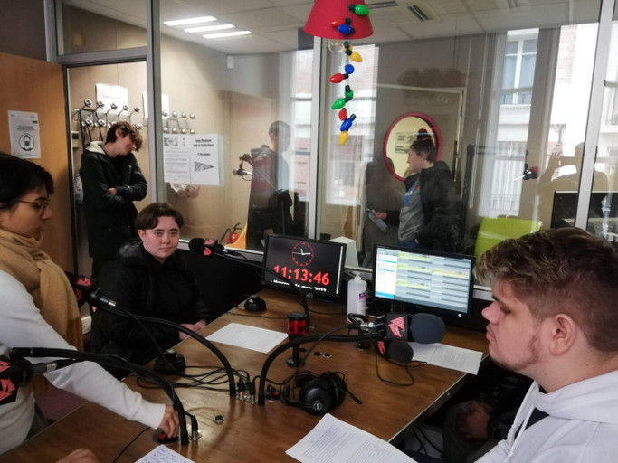 Épisode Nouvelles fantastiques des élèves du lycée Viollet... de l'émission Les Petites Ondes